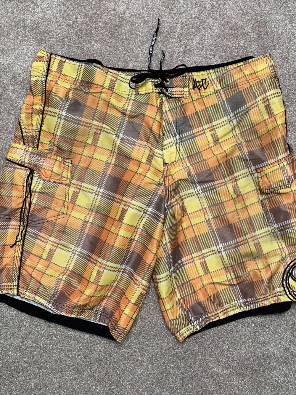 HIC Hawaiian Island Creations Board Shorts Mens 44 Orange Yellow.